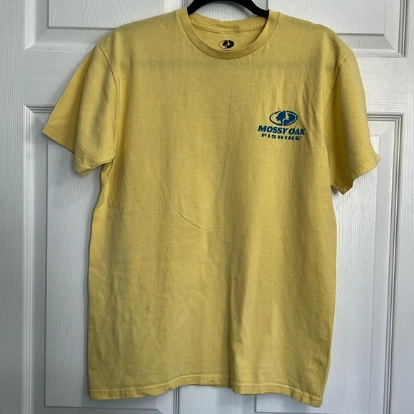 Mossy Oak Fishing Yellow w/Camo Logo Graphic Short Sleeve Medium - Picture 1 of 4
